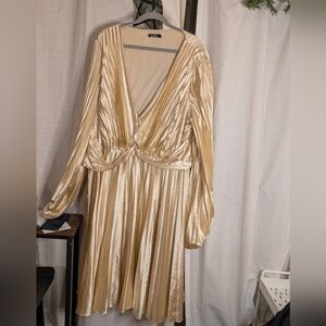 PLUS SIZE HOLIDAY Pleated Midi